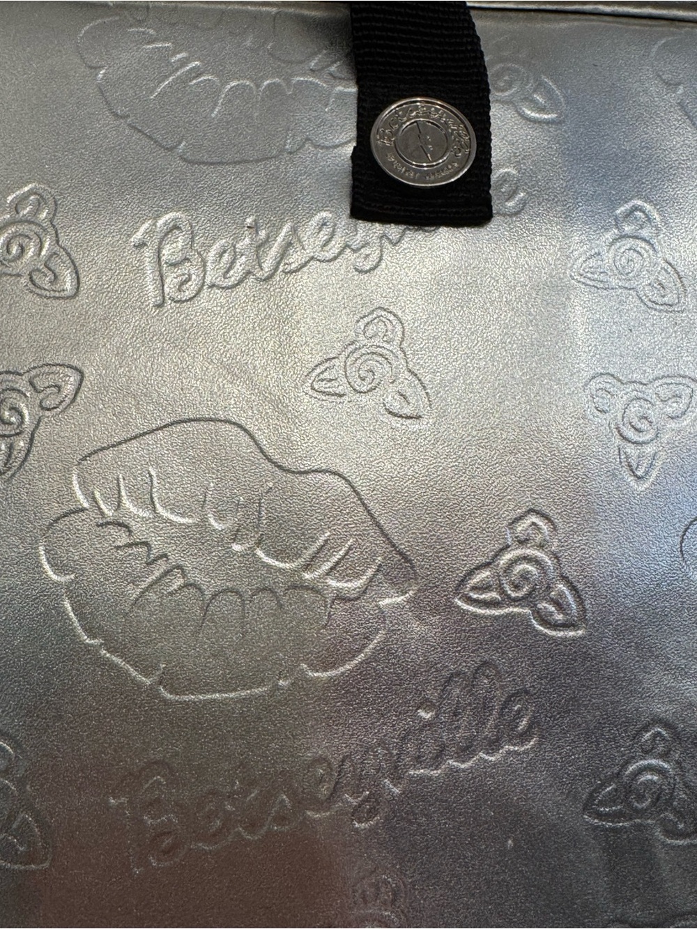 Betseyville Silver Metallic Laptop Bag Embossed Lip and Flaral Pattern - Picture 3 of 7